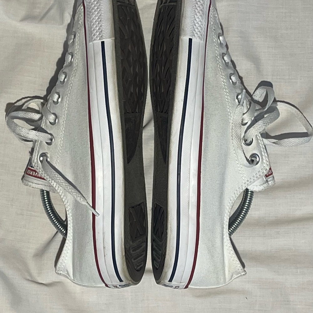White Chuck Taylor Converse low top Sz 11
